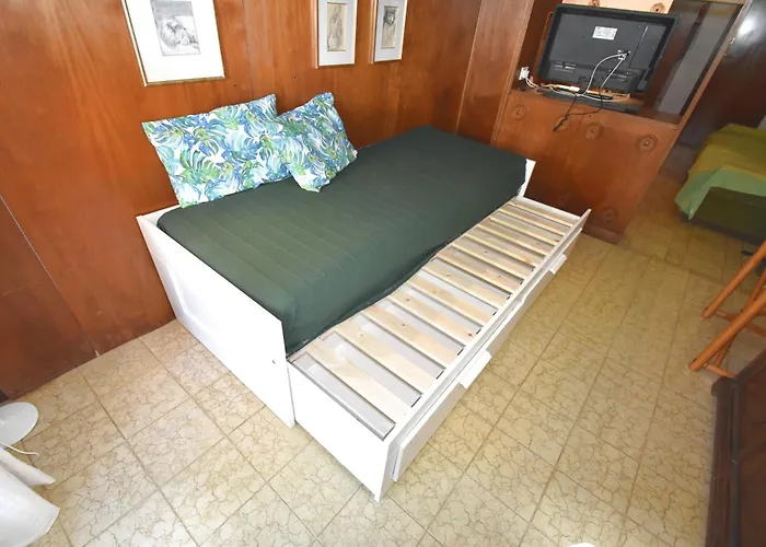 Trilocale Giglio - Zona Mare Con Terrazza, Clima E Posto Auto